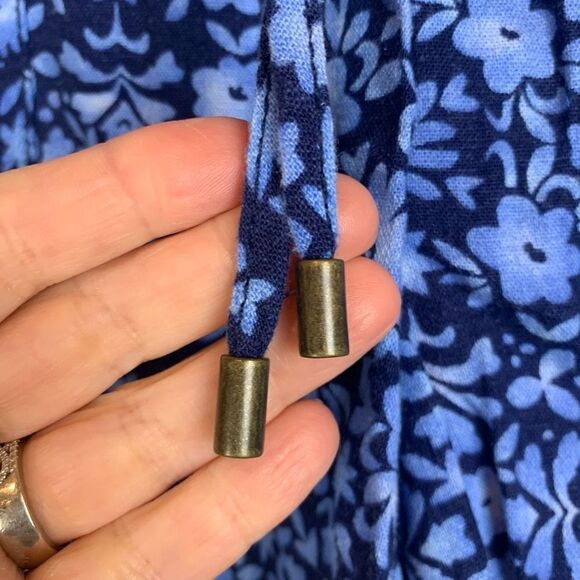 St. John's Bay Linen Blue Mid Rise Floral Print Shorts Size M New - Picture 4 of 7